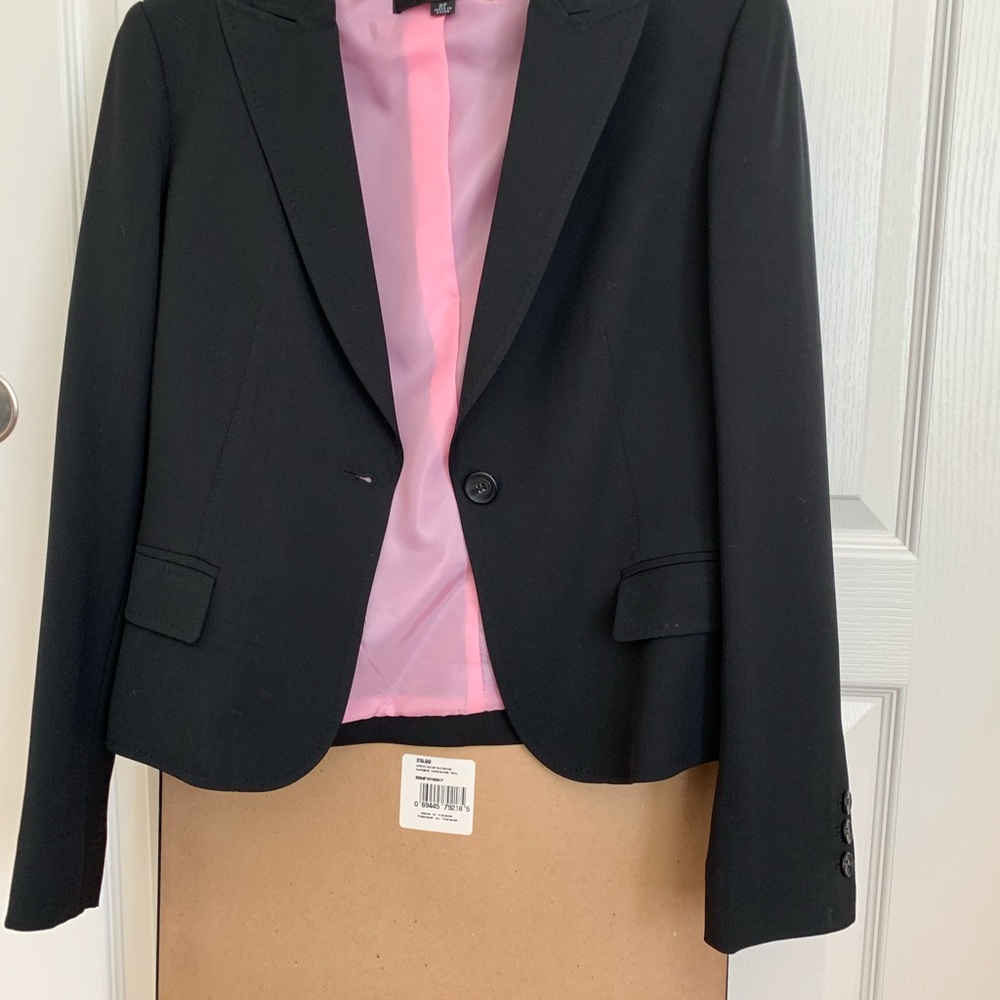 Suit - Picture 3 of 6